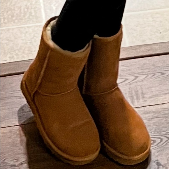 Ugg Classic Short II - Picture 1 of 2